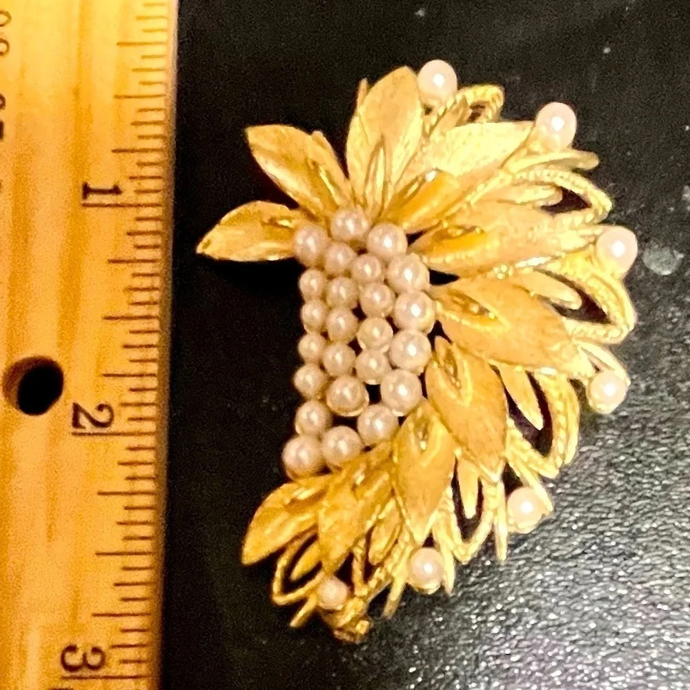 Vintage Gold Faux Pearl Leaf Brooch Pin Mid Century Modern MCM Grannycore 2”